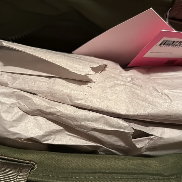 Kate Spade Green Structured Tote with Elegant Two-Tone Design - Picture 3 of 3